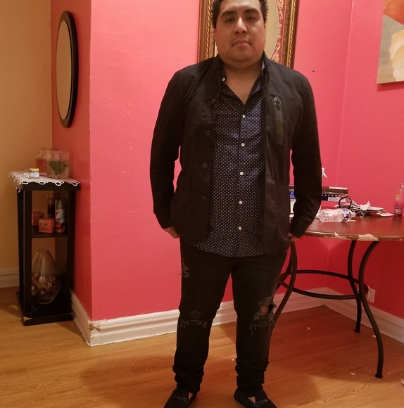 Profile Picture of Simon Sanchez (@simoney0628) on Poshmark