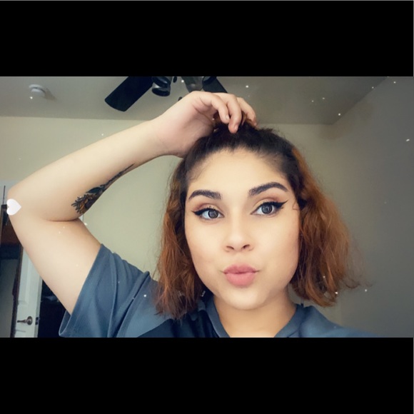 Profile Picture of Daniela Buenrostro (@daniela_1216) on Poshmark