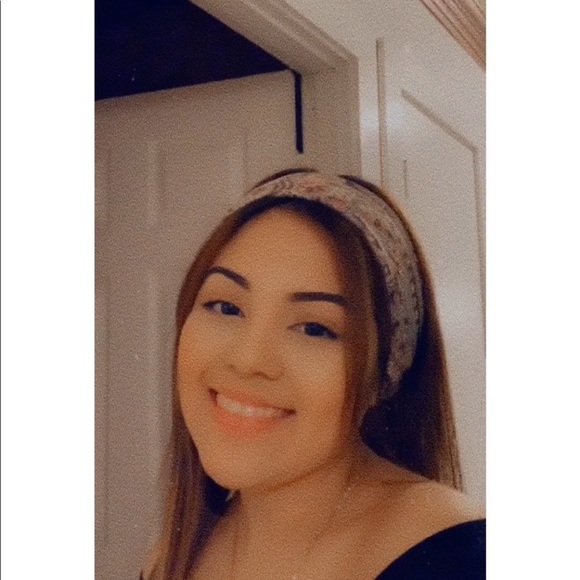 Profile Picture of Emily Alvarez (@emilyyy_aav) on Poshmark