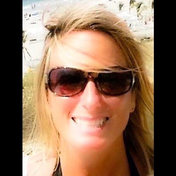 Profile Picture of Cindy Mcmahon (@happycat11) on Poshmark