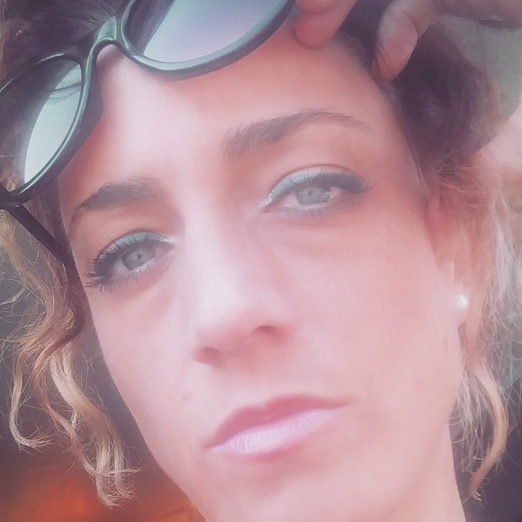 Profile Picture of Bonnie Pierce (@piercequeen) on Poshmark
