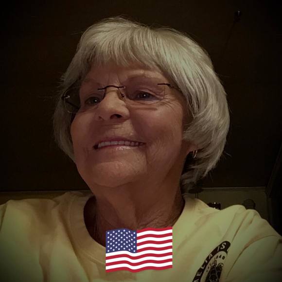 Profile Picture of Linda Rollins (@lindarollins44) on Poshmark