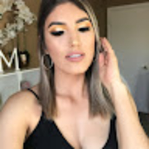 Profile Picture of Maria Carlos (@carlosmariasc) on Poshmark