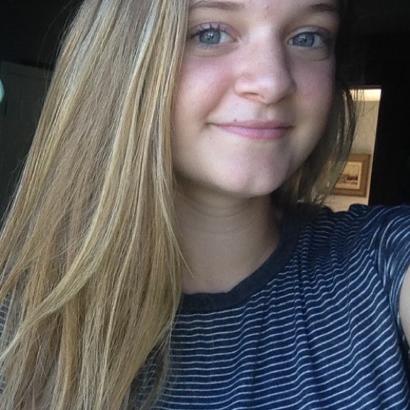 Profile Picture of Brittany Scholer (@britkinz12) on Poshmark
