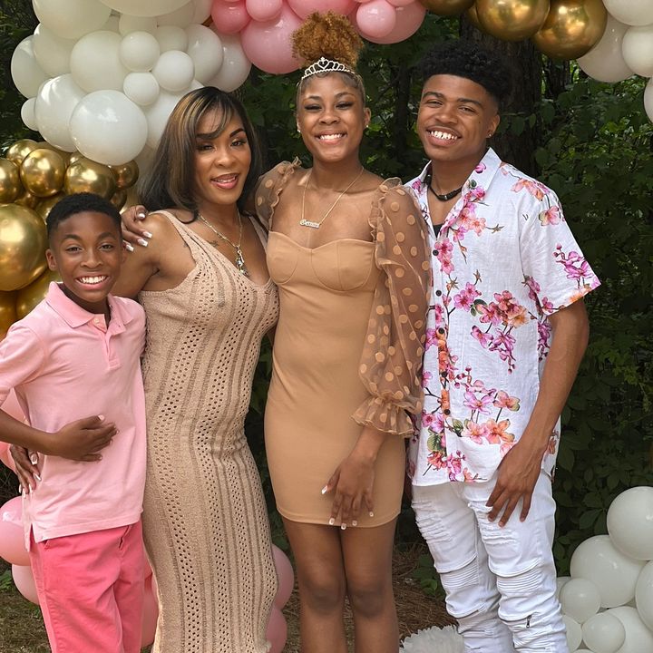 Profile Picture of WUNWAY (@onewaycarmen) on Tiktok