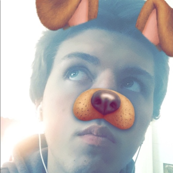 Quaid Boward - Poshmark Profile Picture of Quaid Boward (@amphibeox) on Poshmark