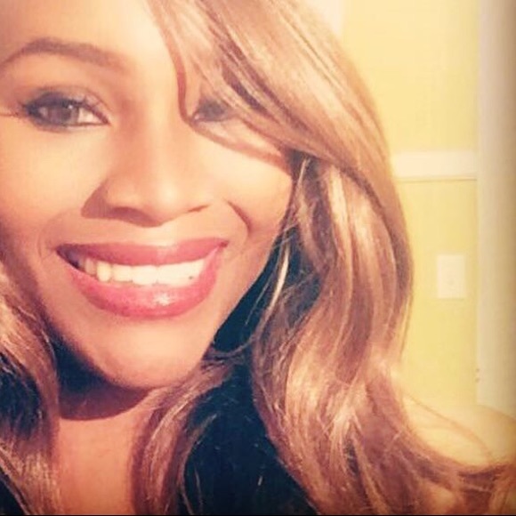 Profile Picture of Danielle Shanklin (@stylezbyd) on Poshmark