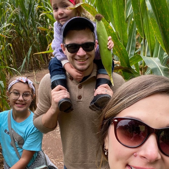 Profile Picture of Dan Mesaric (@danmesaric) on Poshmark