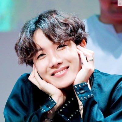 Profile Picture of Um... Hi? (@jinger_tae) on Twitter