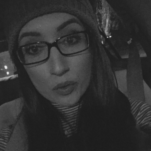 Profile Picture of Saba Ahmed (@ahmedsaba) on Poshmark