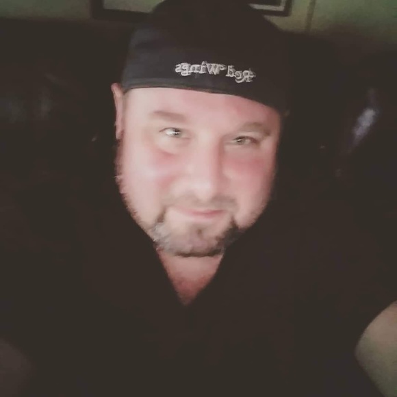 Profile Picture of Mark Levitt (@marklevitt31) on Poshmark