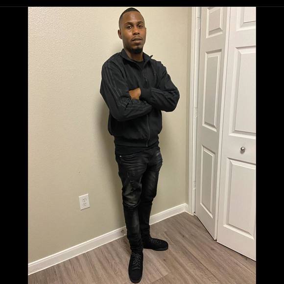 Profile Picture of Matthias Felder (@teedollaz) on Poshmark
