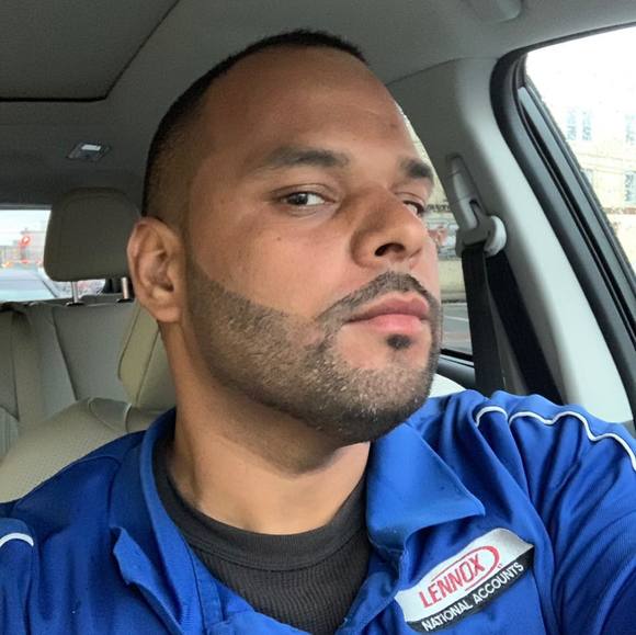 Profile Picture of Alex Taveras (@carlos92rr) on Poshmark