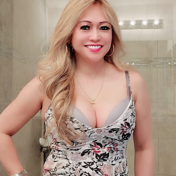Profile Picture of Nora alexa Zoller (@noraalexa) on Poshmark