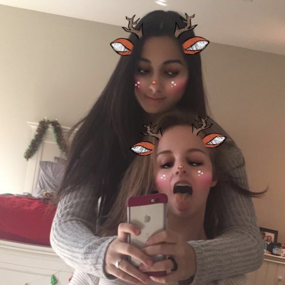 Profile Picture of Leah Kartsonakis (@leah_kartson) on Poshmark