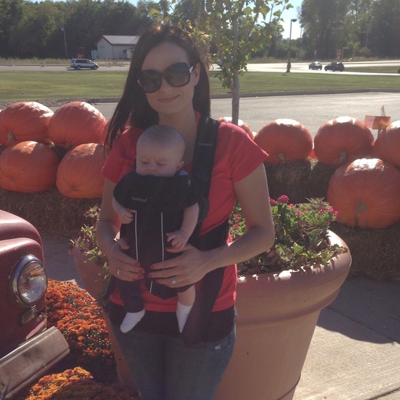 Profile Picture of Tiffany Wrigley (@tdubya421) on Poshmark