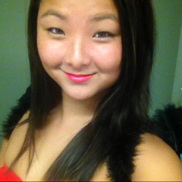 Profile Picture of Anna Czernicki (@morganscloset) on Poshmark
