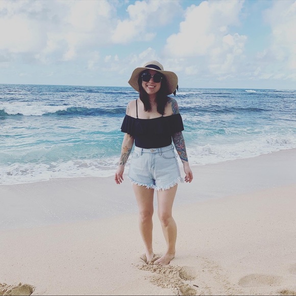 Profile Picture of Carla Capriles (@caprilescarla) on Poshmark