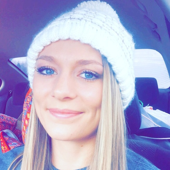 Profile Picture of Kimberly Sutterfield (@kimberly9586) on Poshmark