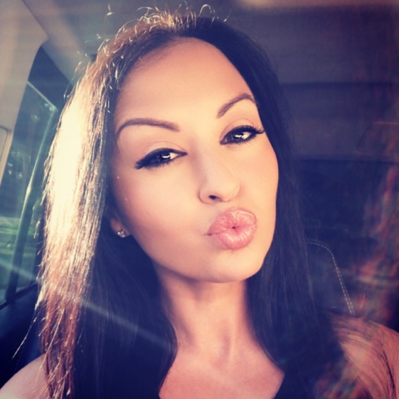 Profile Picture of Adrianne Phillips (@ladyflip23) on Poshmark