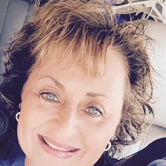 Profile Picture of Debra Holifield (@ddholifield) on Poshmark