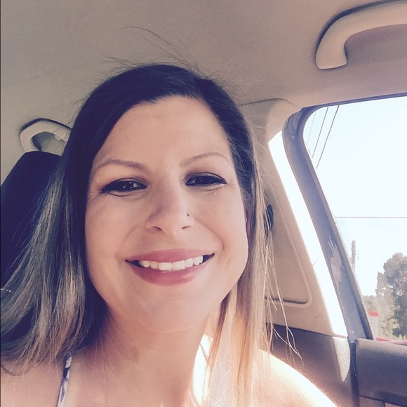 Profile Picture of Beth Walker (@bwalker430) on Poshmark