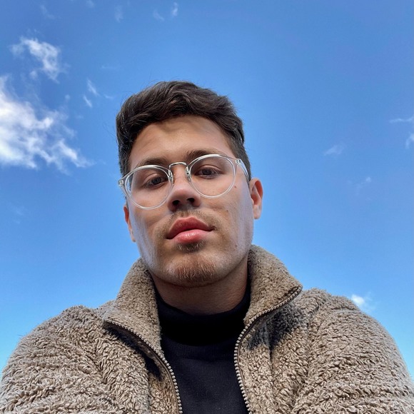 Profile Picture of Steven Armando (@diohnisio) on Poshmark