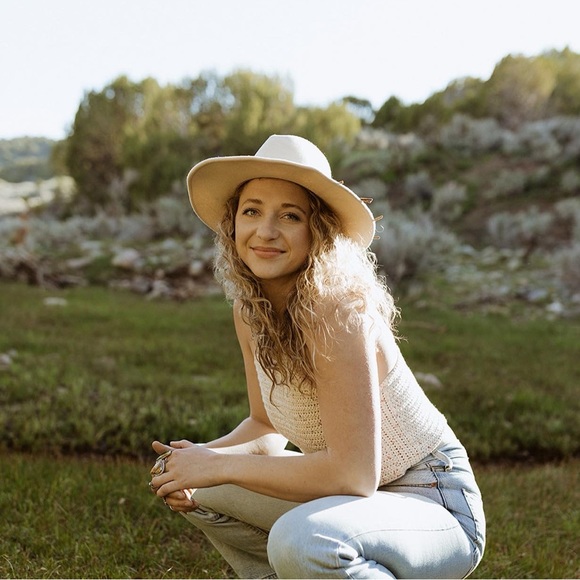 Profile Picture of Lori Truman (@loritruman90) on Poshmark