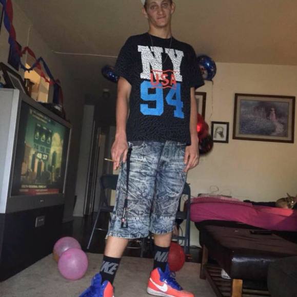 Profile Picture of Ryan Stringer (@bryanslayed) on Poshmark