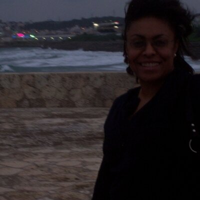 Profile Picture of Sharon Holding (@embafunstuff) on Twitter