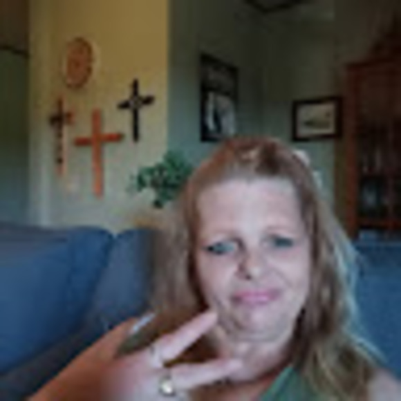 Profile Picture of Lynn Montgomery (@lynn79230) on Poshmark