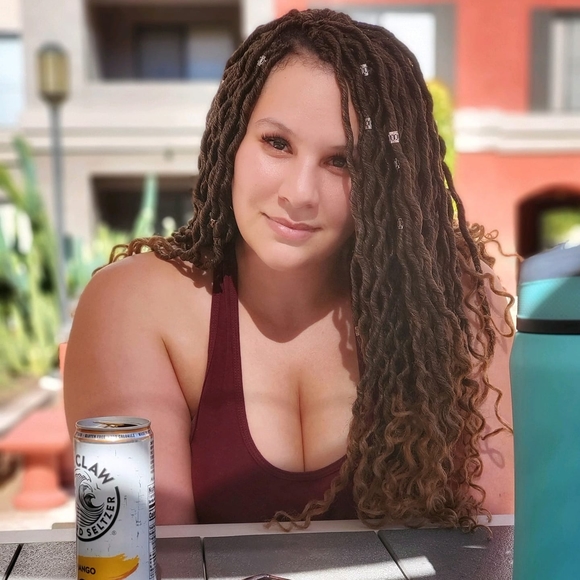 Profile Picture of Danielle Bergkamp (@babyseal387) on Poshmark