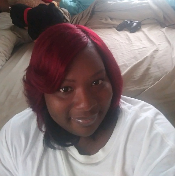 Profile Picture of Latoya Bell (@lbell85) on Poshmark