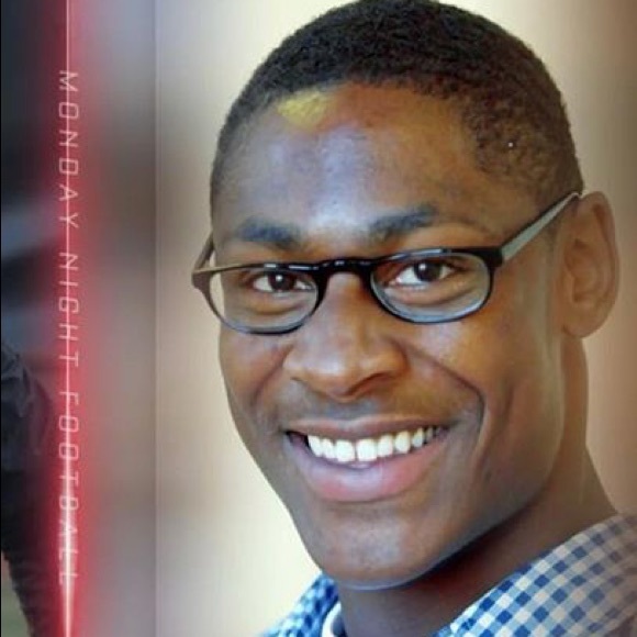 Profile Picture of Devon Pierrelouis (@dp1126) on Poshmark