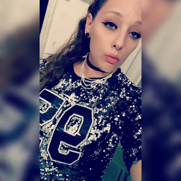 Profile Picture of Yashira Llorente (@yashi0519) on Poshmark