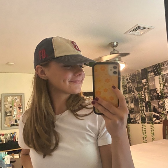 Profile Picture of Fiona Gengenbach (@flgengenbach) on Poshmark