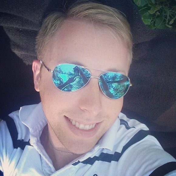Profile Picture of Andrew Buskirk (@andrew26104) on Poshmark