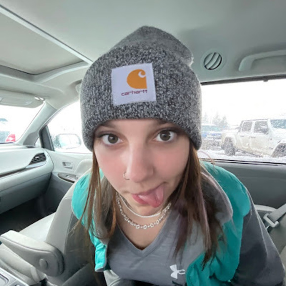 Profile Picture of Avri Pfluger (@akpflug008) on Poshmark