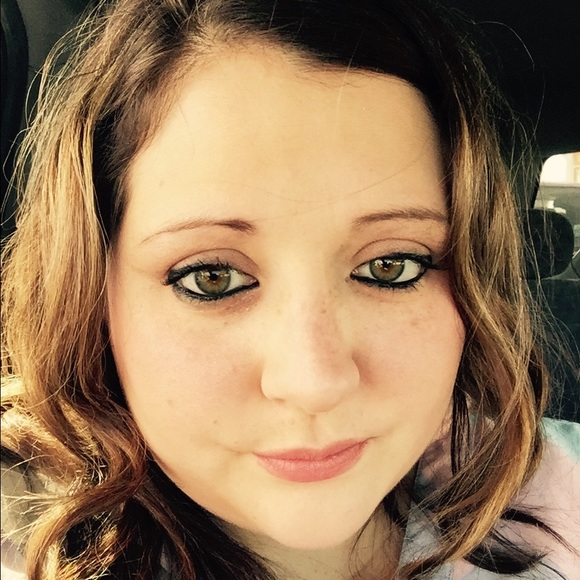 Profile Picture of Brandy Fields (@bfields22) on Poshmark