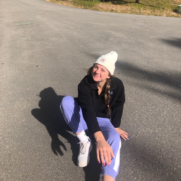 Profile Picture of Kate Hughes (@katehughes314) on Poshmark