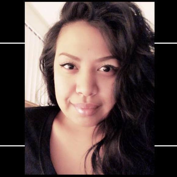 Profile Picture of Adyna Firdausia (@blue05) on Poshmark