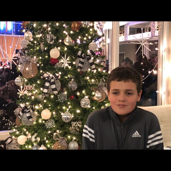 Profile Picture of Drew Borger (@gamstering) on Poshmark