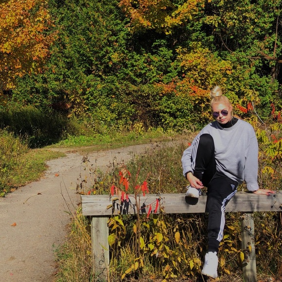 Profile Picture of Amanda Fleischmann (@amandadjf) on Poshmark