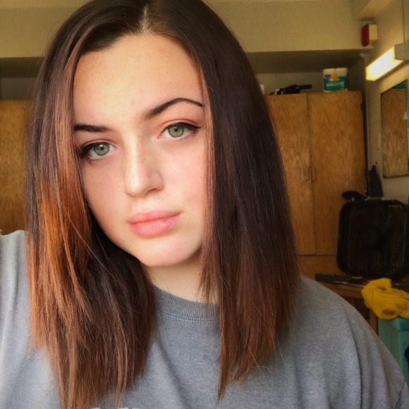 Profile Picture of Hailey Bellew (@yeliah) on Poshmark