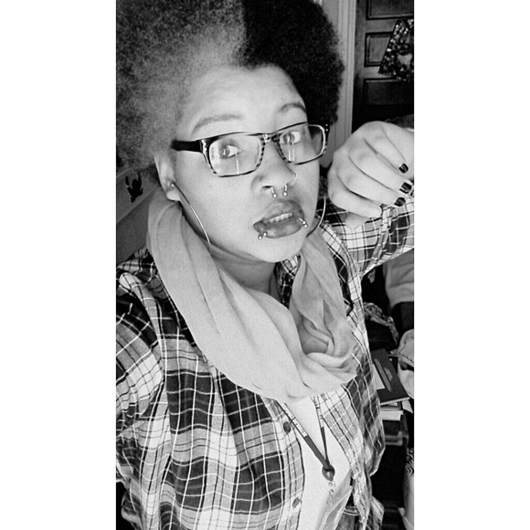 Profile Picture of Lorraine Brown (@ugh_datsxnastyy) on Poshmark