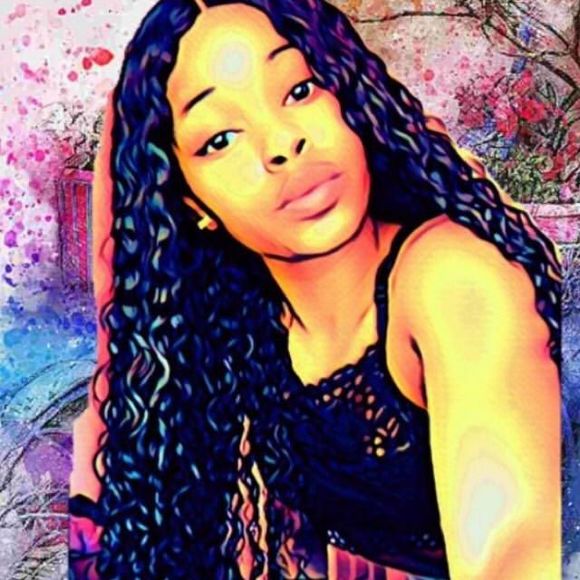 Profile Picture of Tania Liason (@tanialiason) on Poshmark