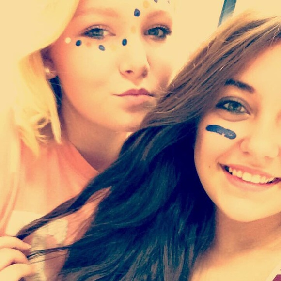 Profile Picture of Ashley Combass (@ashley8911) on Poshmark