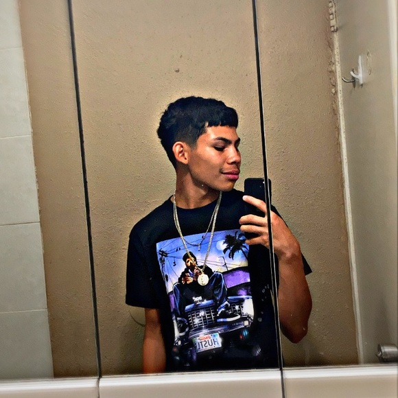 Profile Picture of Juan Olasaba (@juanolasaba11) on Poshmark