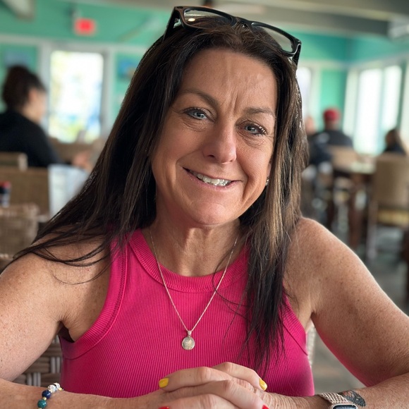 Profile Picture of Janice Sarff (@jsarff0212) on Poshmark