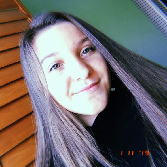 Profile Picture of Julia Destefano (@_juliadestefano) on Poshmark